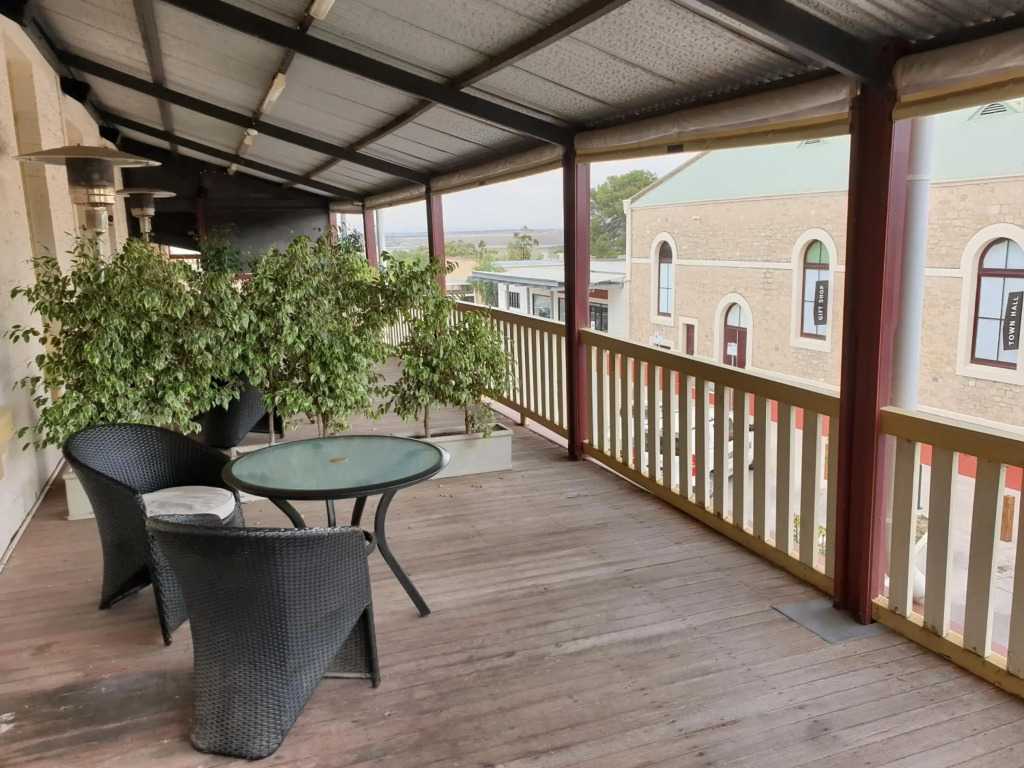 Balcony On Sixth Lodge