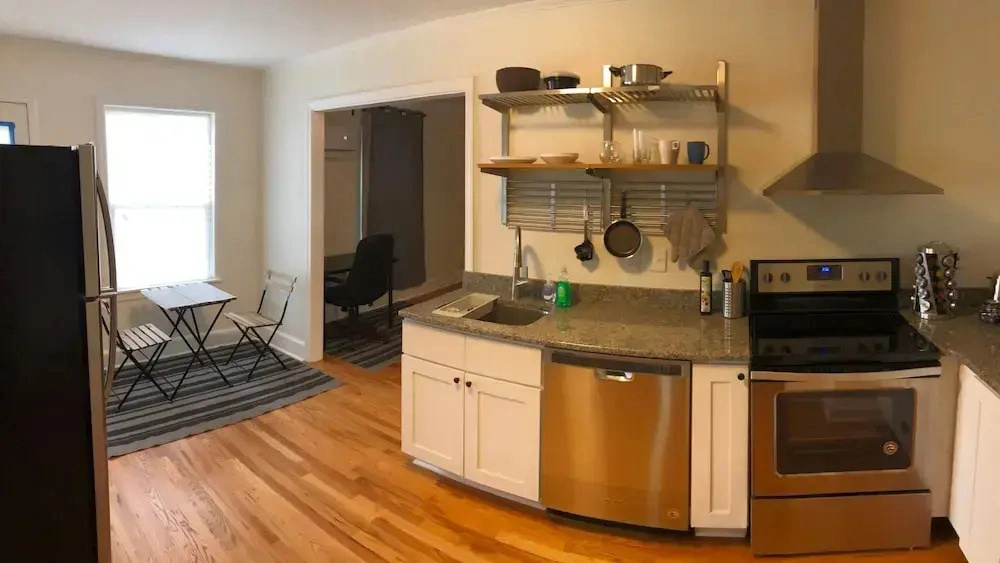 Renovated Cottage Minutes From Downtown