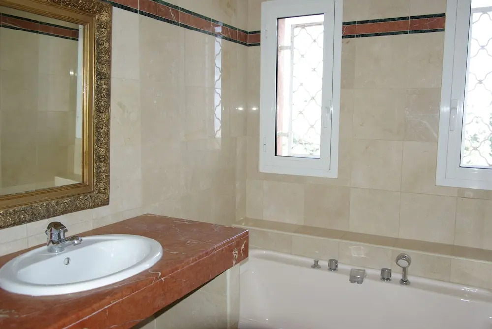 Cannes-SuperCannes-GolfeJuan--VILLA ALAMP--Vue mer exceptionnelle méditerranée et Cap dAntibes--4 à 6 chambres--6 SDB--7 WC--Piscine sans vis à vis--Superbe rooftop panoramique--Terrasses--Cuisine américaine--Grand Living 100m2--Courts séjours possibles