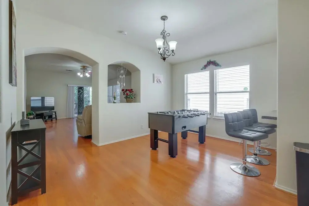 San Antonio Area Home w/ Deck, 14 Mi to Dtwn!