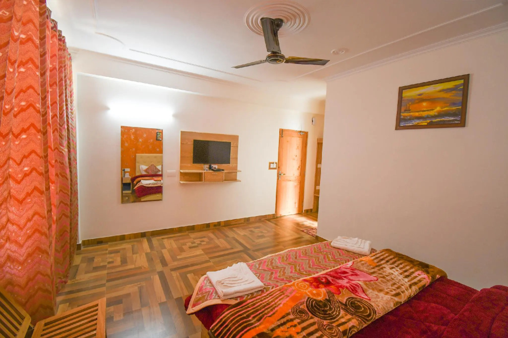 Hotel Kullu Manali Inn (Mountain View Hotel)