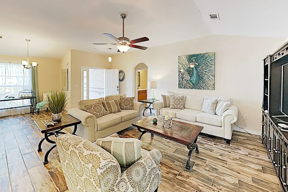 Upscale Custom W/ Large Backyard, Near Beach 4 Bedroom Home