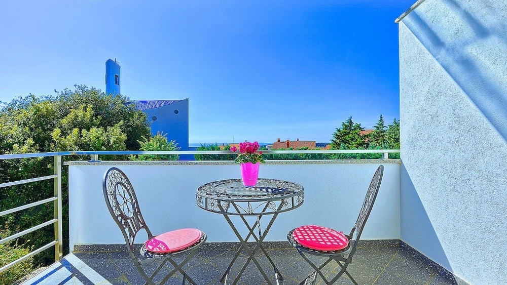 5Bed Villa-Sleeps 10- Pool Parking Near the Sea