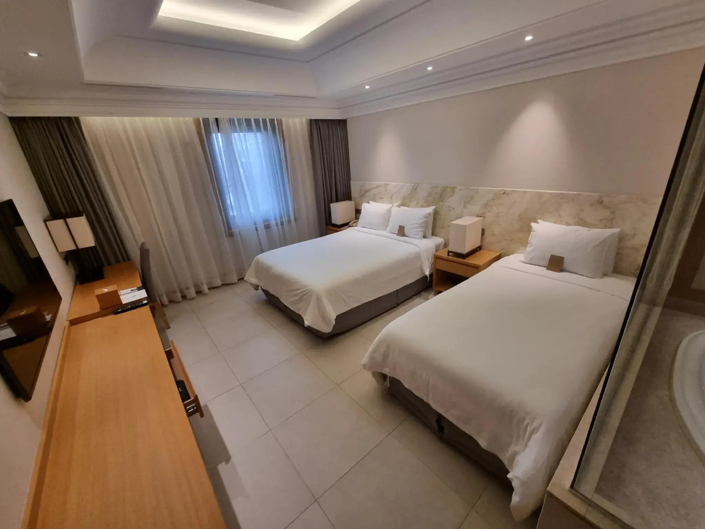 Pinegrove Hotel