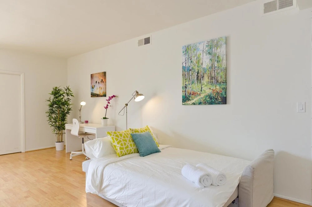 LA131 1 Bedroom Apartment By Senstay