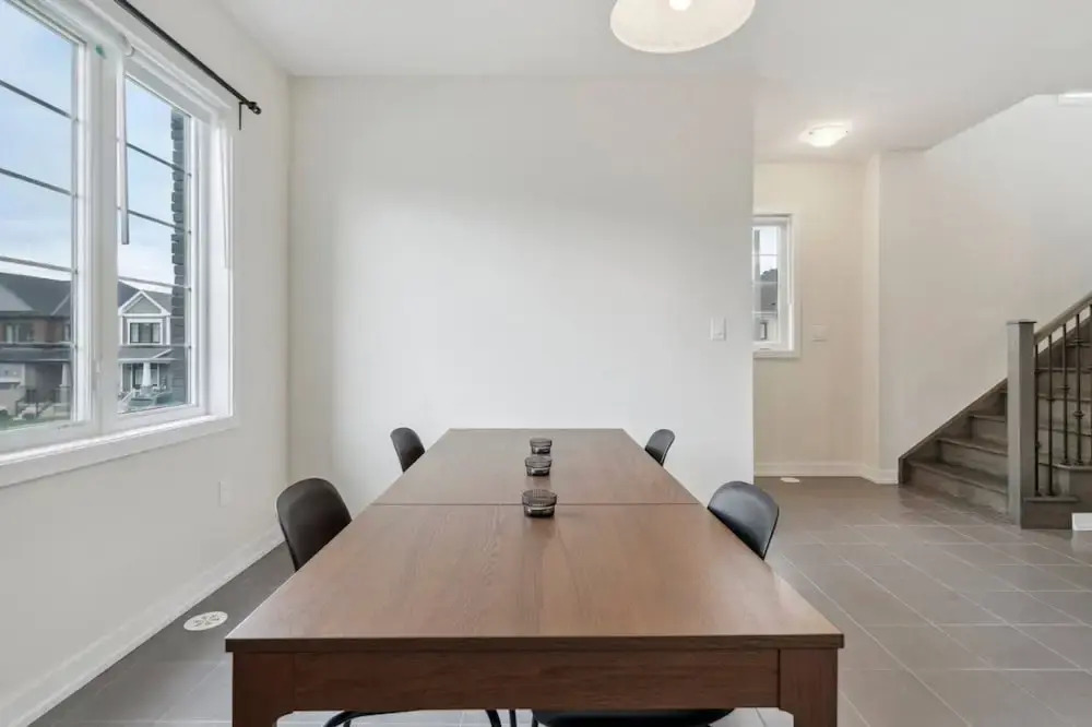 A Brand New 4BR Townhouse in Thorold Retreat