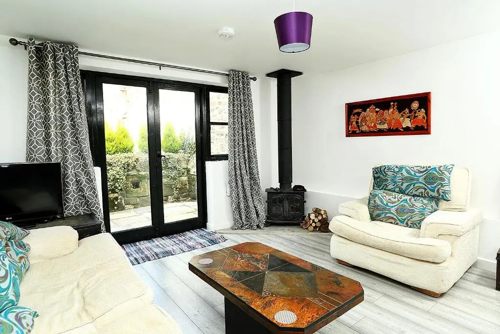 Snobs and Rebels Apartments