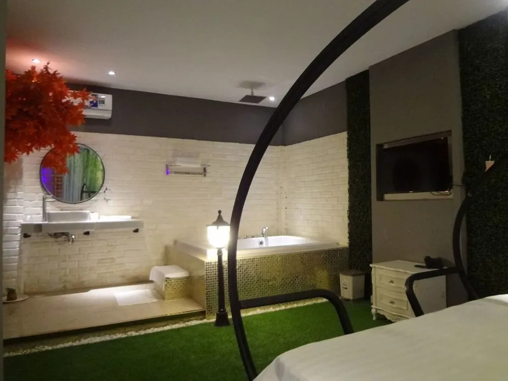 Love Point Hotel