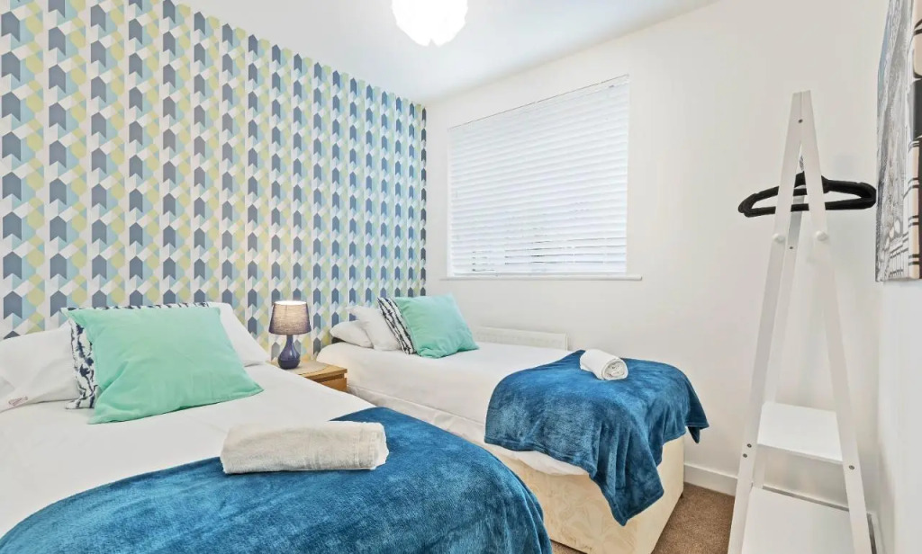 Central Big House | Large Group House | 4 Bedrooms 3 Bathrooms | Roof Terrace | City Centre