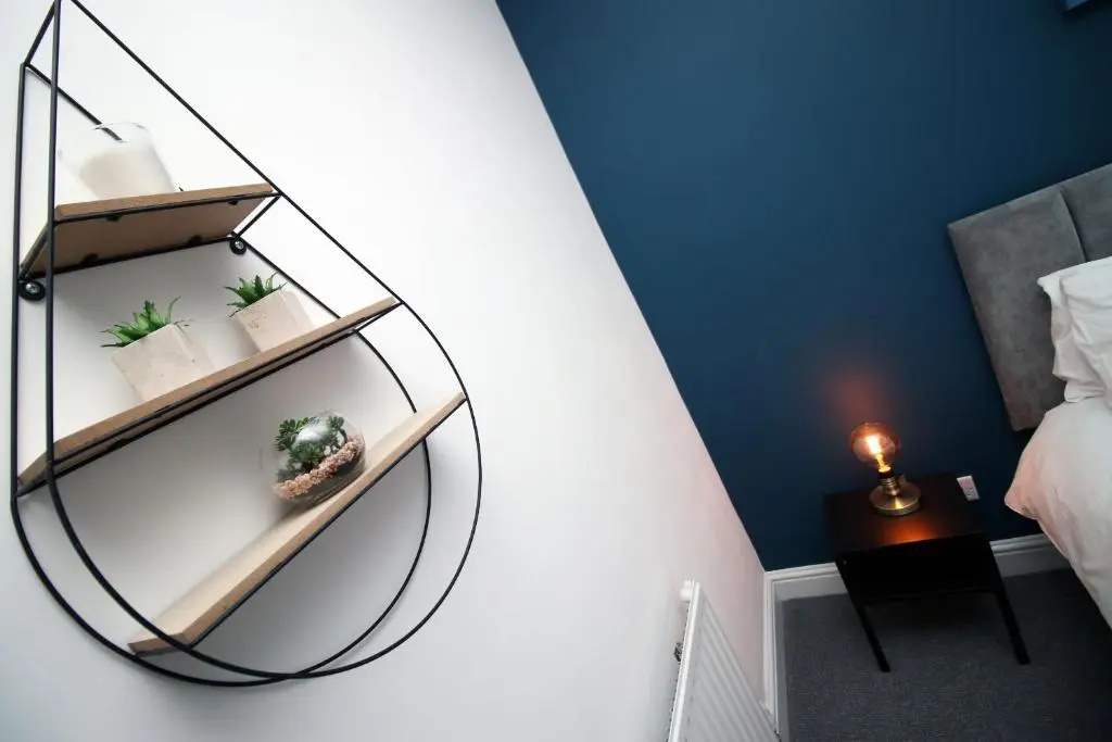 City View - 2 Bed City Center Apartment With Street Parking - Sleeps 6 - By DYZYN