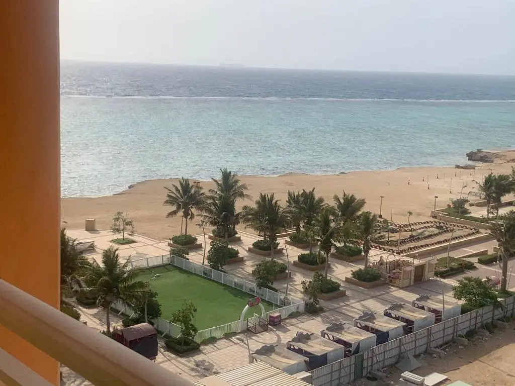 سمكه بيتش 4 غرف أبراج الشاطئ اطلاله على البحر مباشره عوائل فقط