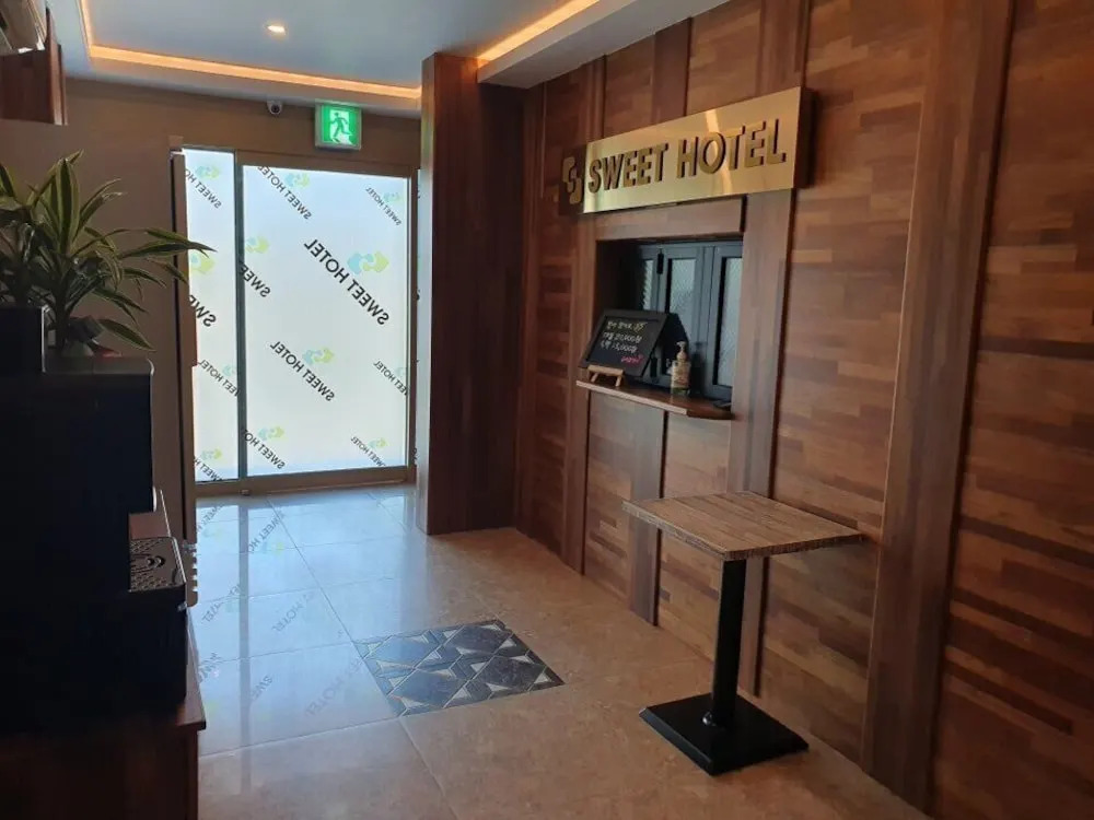 Sweet Hotel