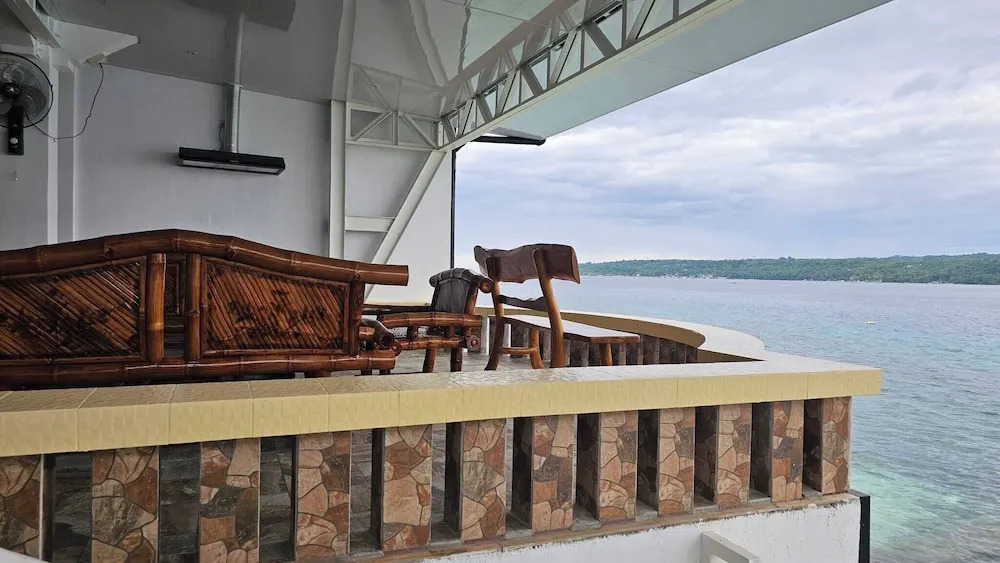 Lydias House, Samal beach front apartments