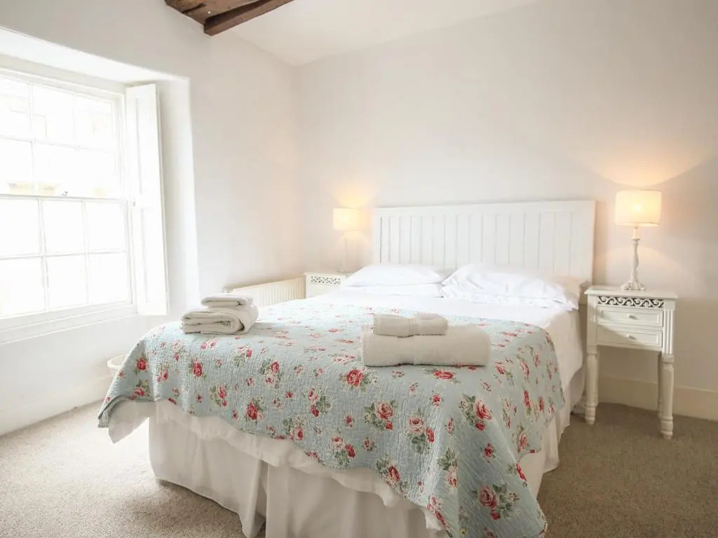 White Hart House, BURFORD