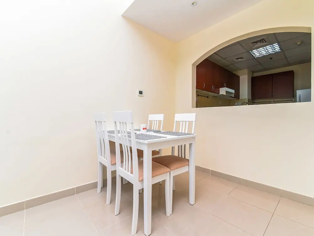 OYO Home 176 1BHK Lake Tower JLT