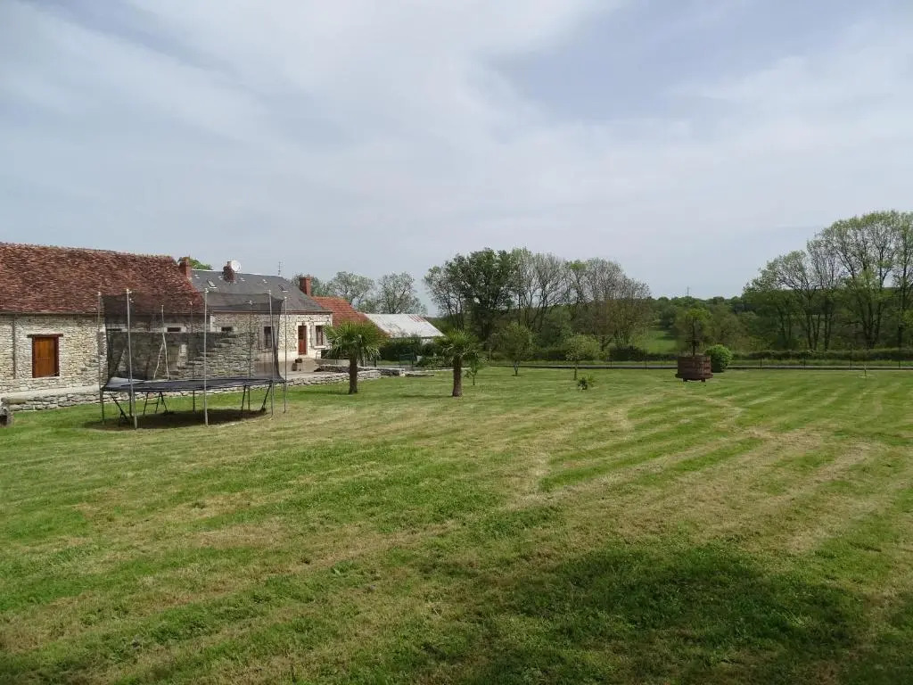 Charmant Gîte en Brenne avec Jardin, Piscine Partagée et Proximité Sentiers de Randonnée - FR-1-591-99
