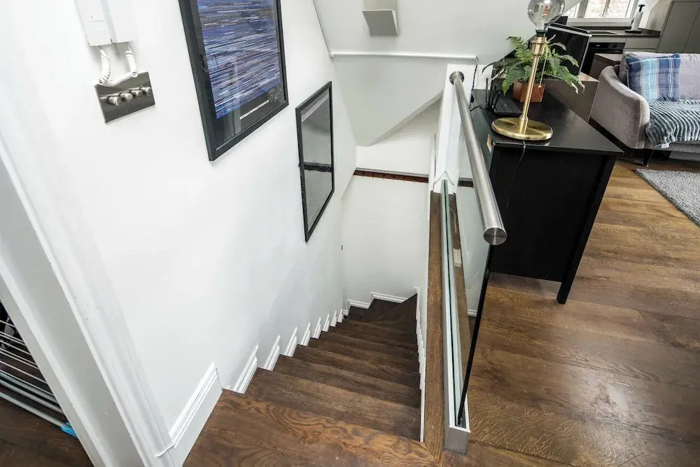 Sleek and Stylish 1BD Apt w/ Balcony, Hammersmith