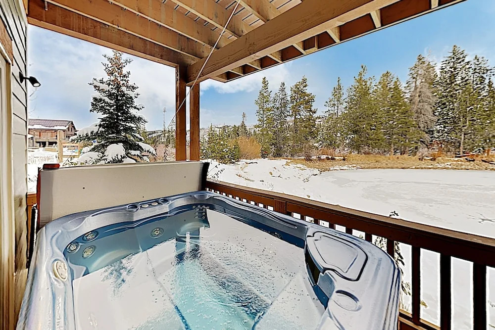 Classy W/ Private Hot Tub & Garage 3 Bedroom Condo