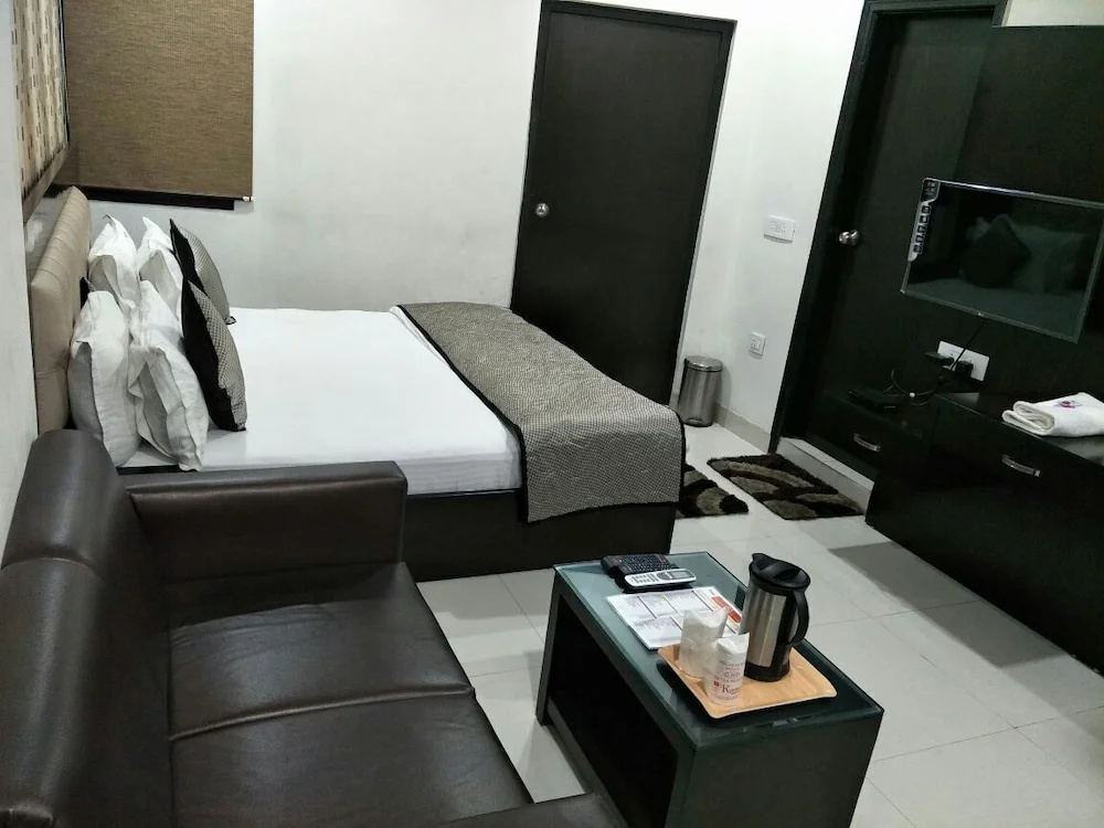 Hotel Mandakini Lush