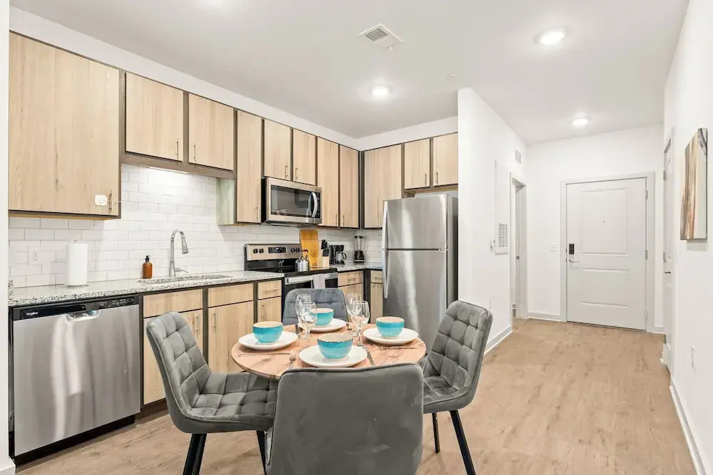 Adeline Apartments 15m to Parks, Pet Friendly, Free Parking by Heavenly Homes