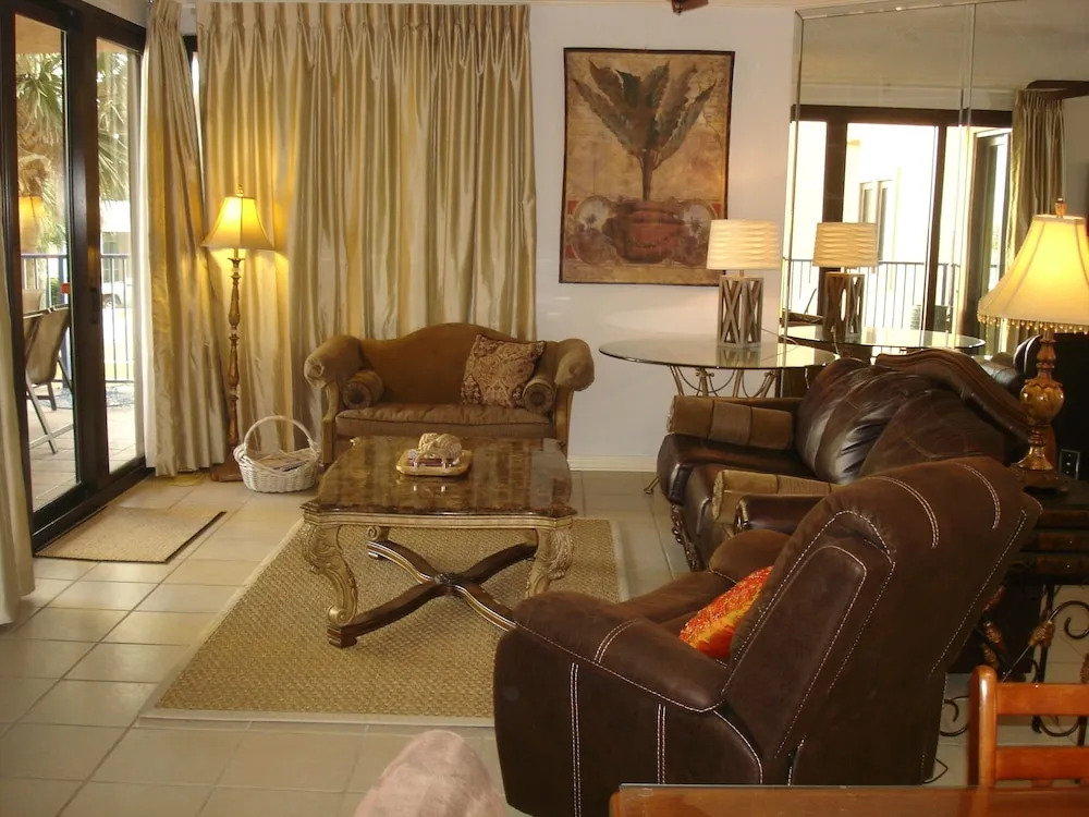 Four Seasons 204w