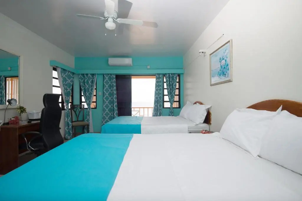 Bird Rock Beach Hotel
