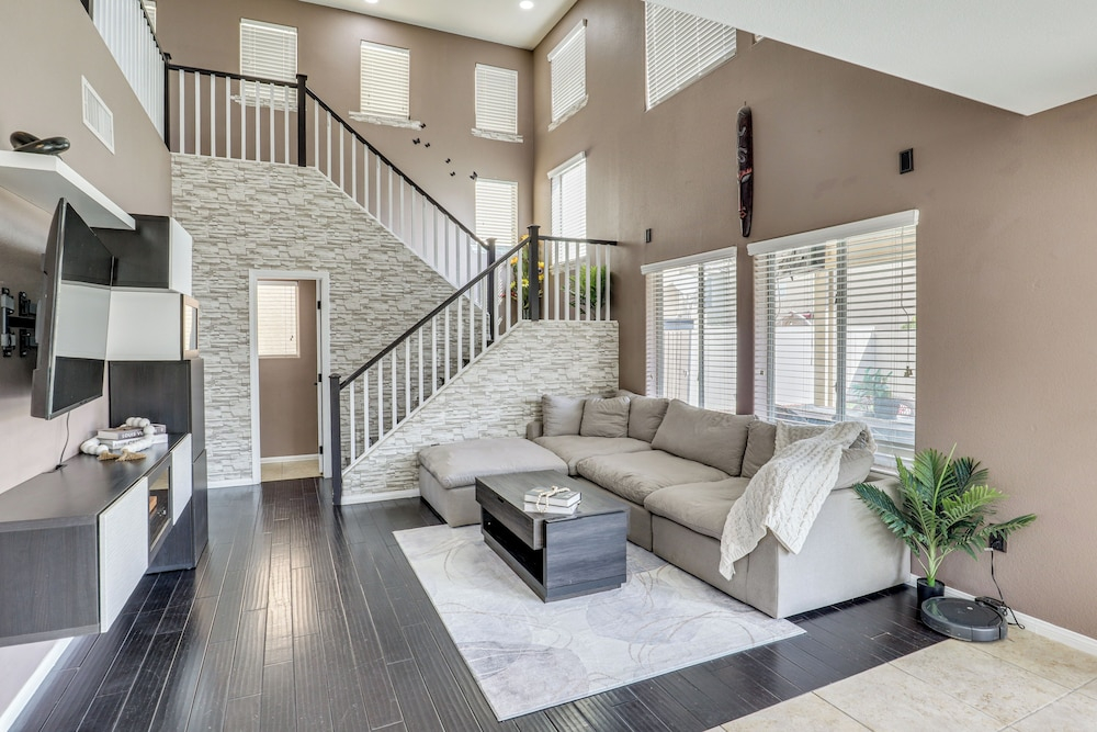 Big Yard & Patio! Modern Home Near Vegas Strip