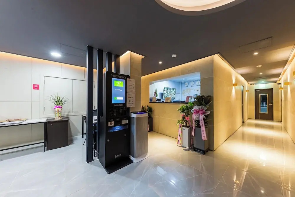 Hotel the Rest