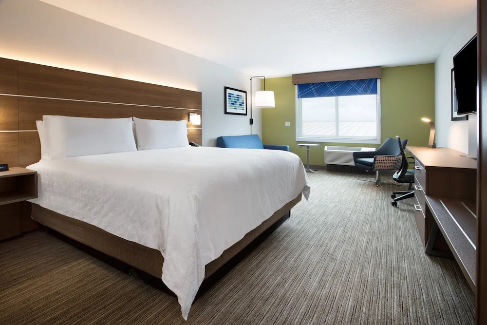 Holiday Inn Express & Suites - Deland South by IHG