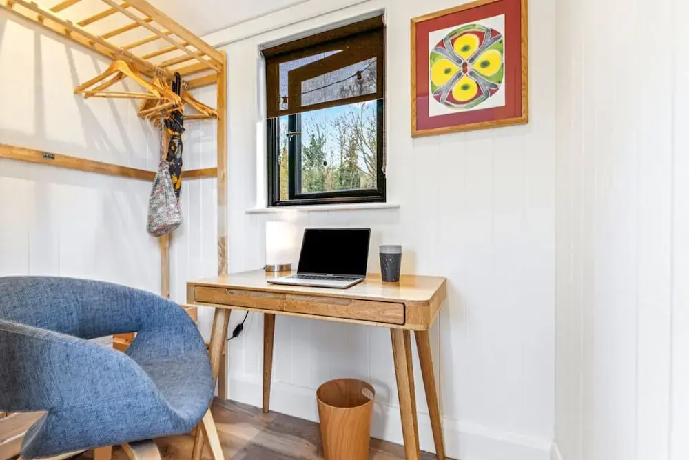 Ondine Houseboat on the Thames - From 160 Per Night