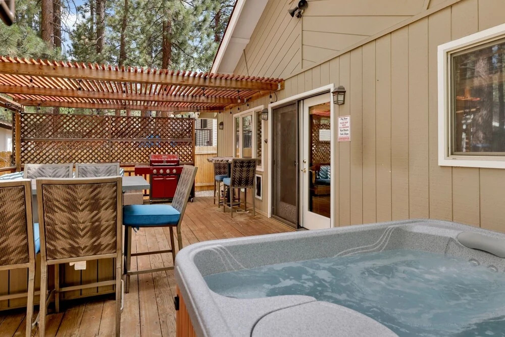 2052-mt. Mickelson 4 Bedroom Home by RedAwning