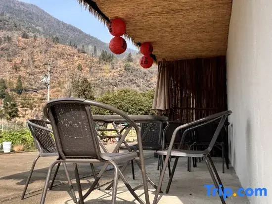 Shitai Mountain and Half Water Homestay