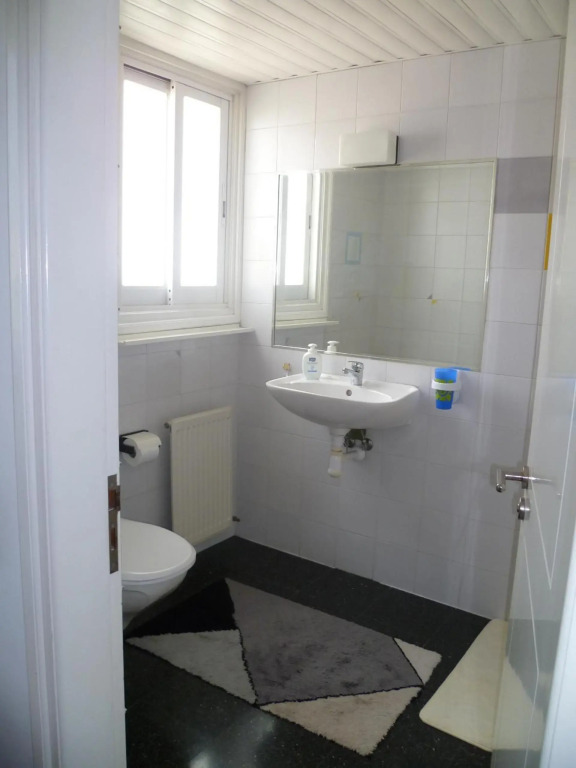 Homestay room with en suite private bathroom