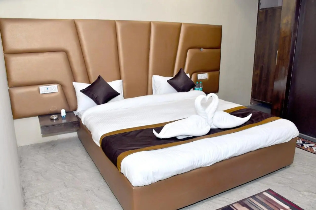 Hotel Aalishan Garden