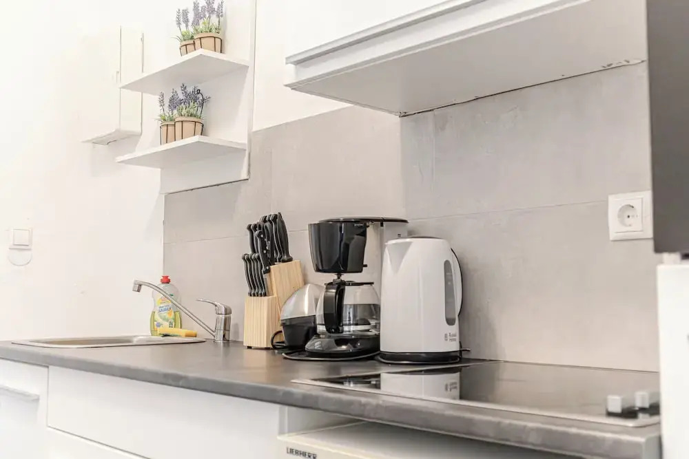 Affordable 1BR Near U6 Schoepfwerk