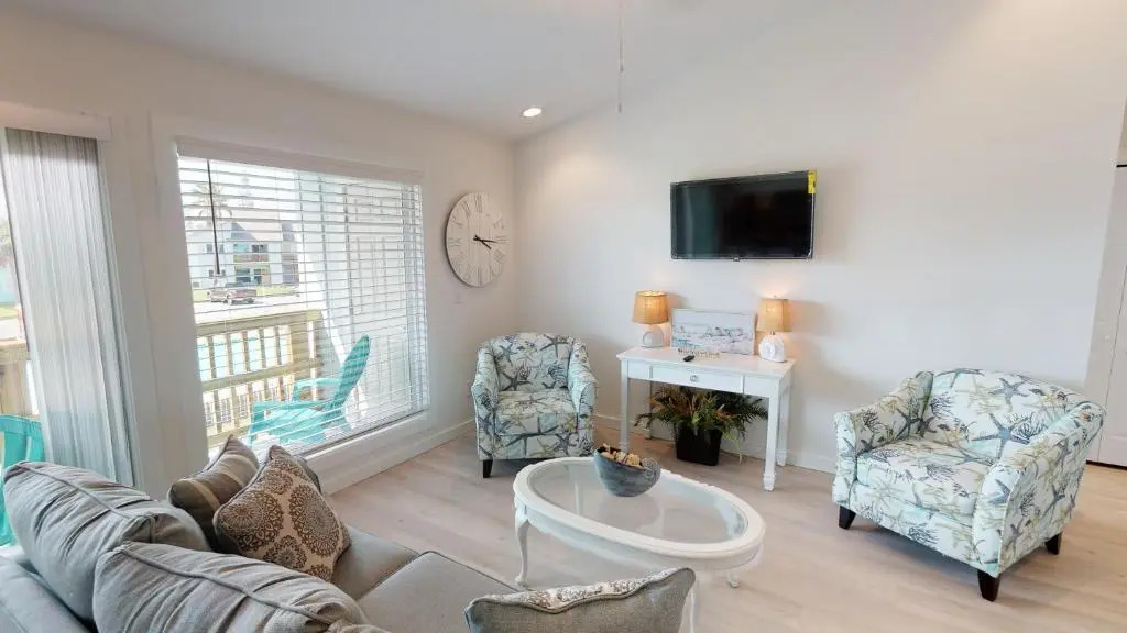 AH-A202 Second Floor Condo, Newly Remodeled, Overlooks Shared Pool
