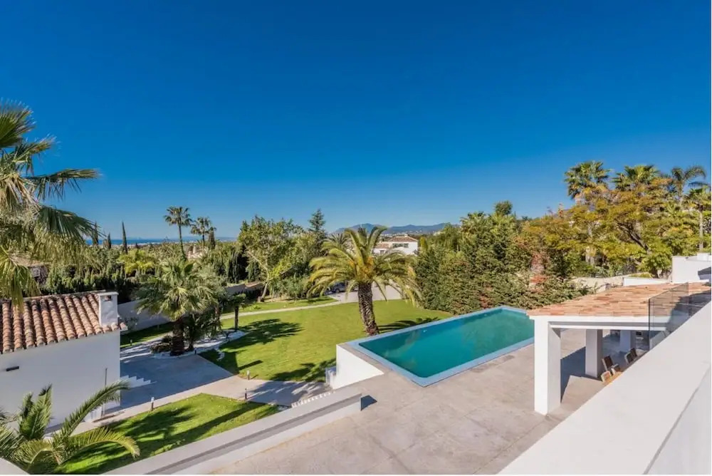 Magnificent And Modern Decorated Villa