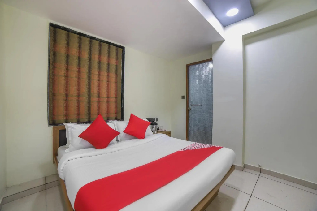 OYO 66877 Hotel VM Palace