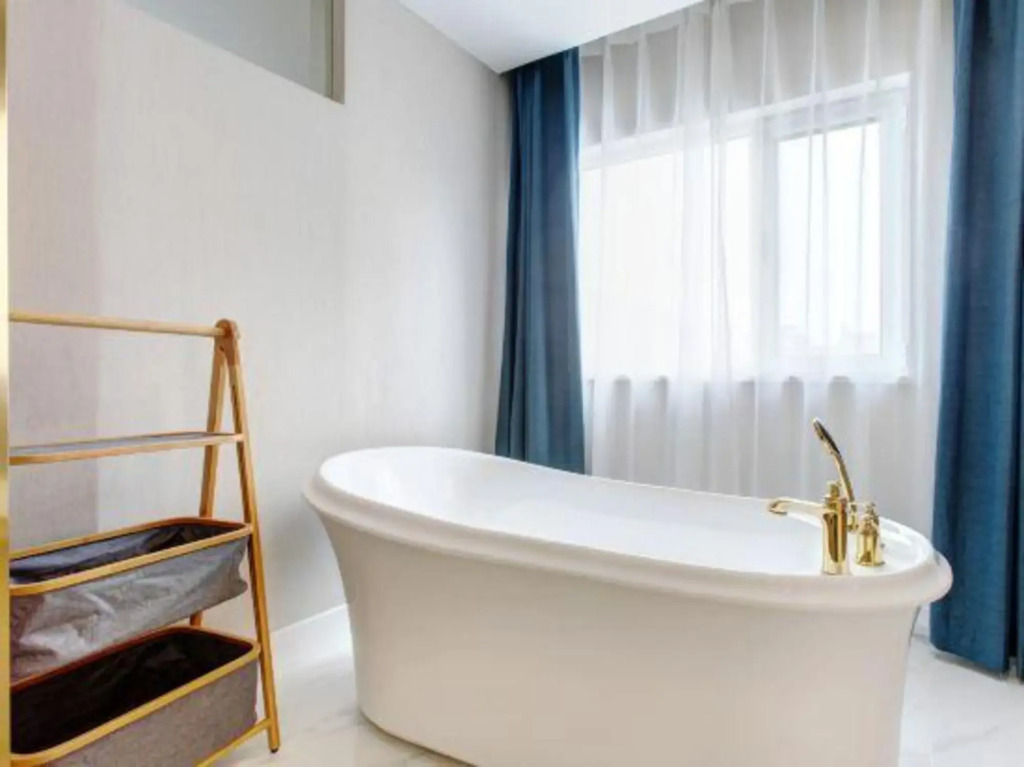 Lano Hotel ( Datong High Speed Rail Station Dongxin Xijiu Moore City )