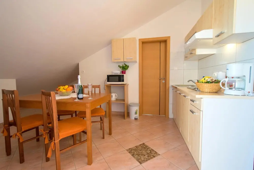 Apartments Mladenka