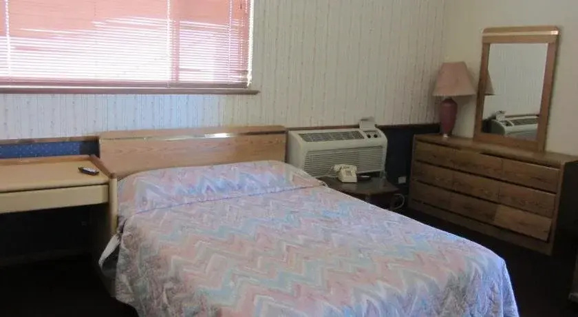 Warrick Plaza Inn