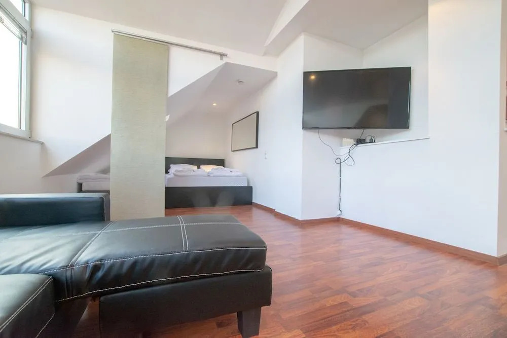 Sunny Penthouse In City Center