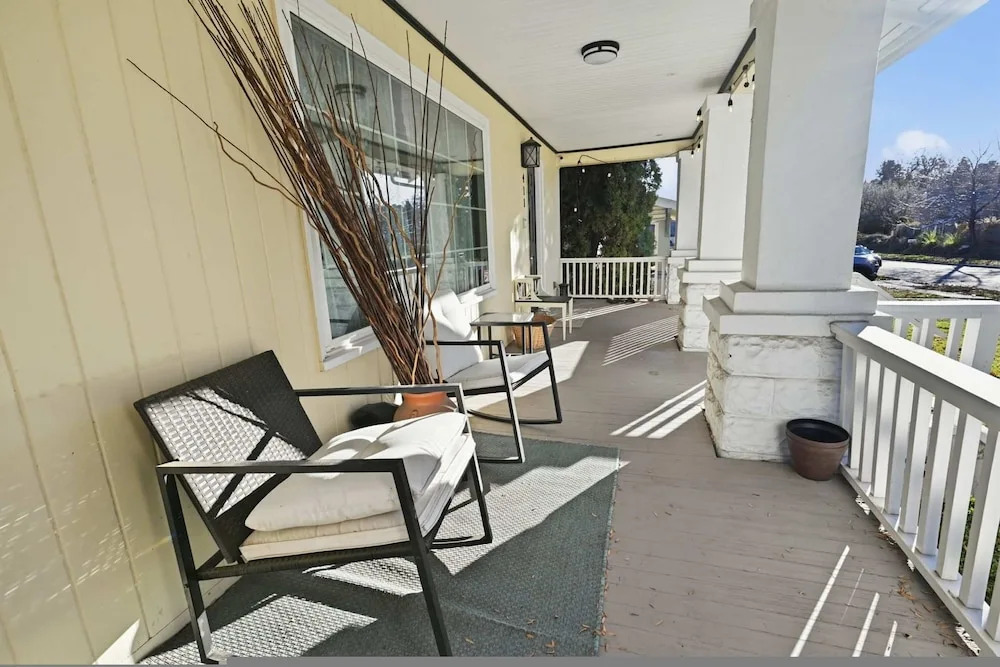 Historic Yakima Home 4BR Office Backyard Oasis