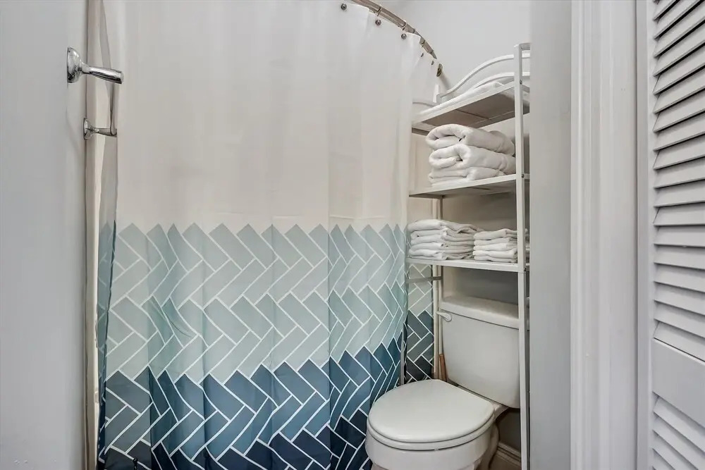 Cozy Holiday Hideaway, Sleeps 4! Steps To The Beach! Renovated 2021 Condo by RedAwning
