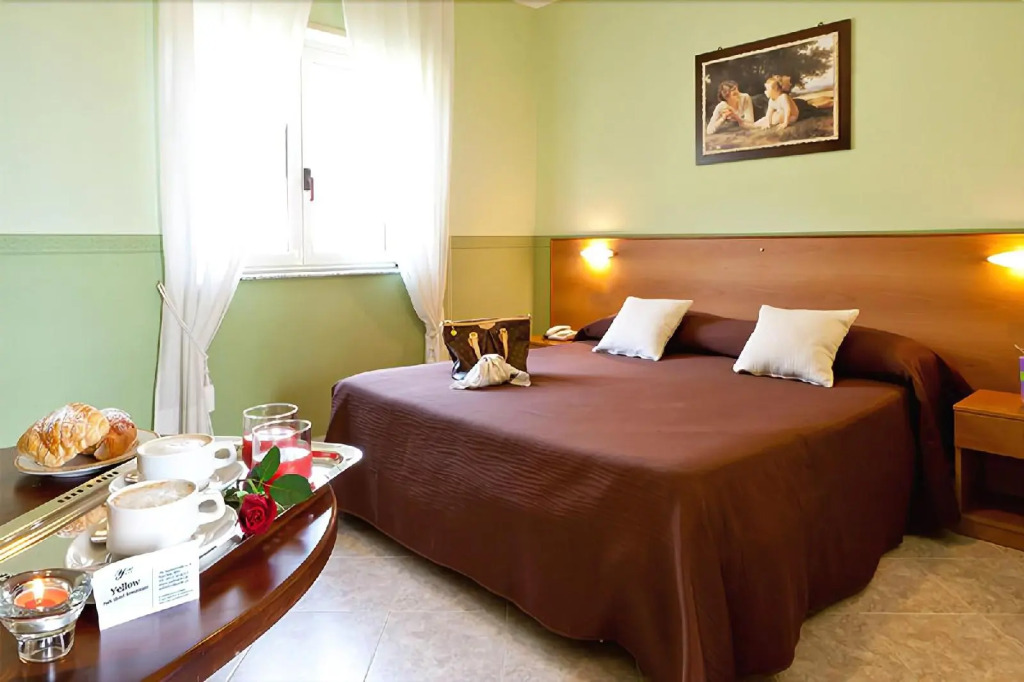 Yellow Park Hotel