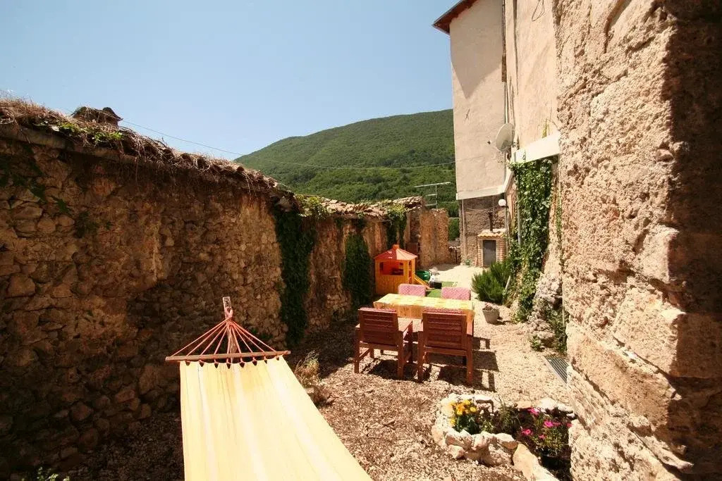 Sotto Il Castello