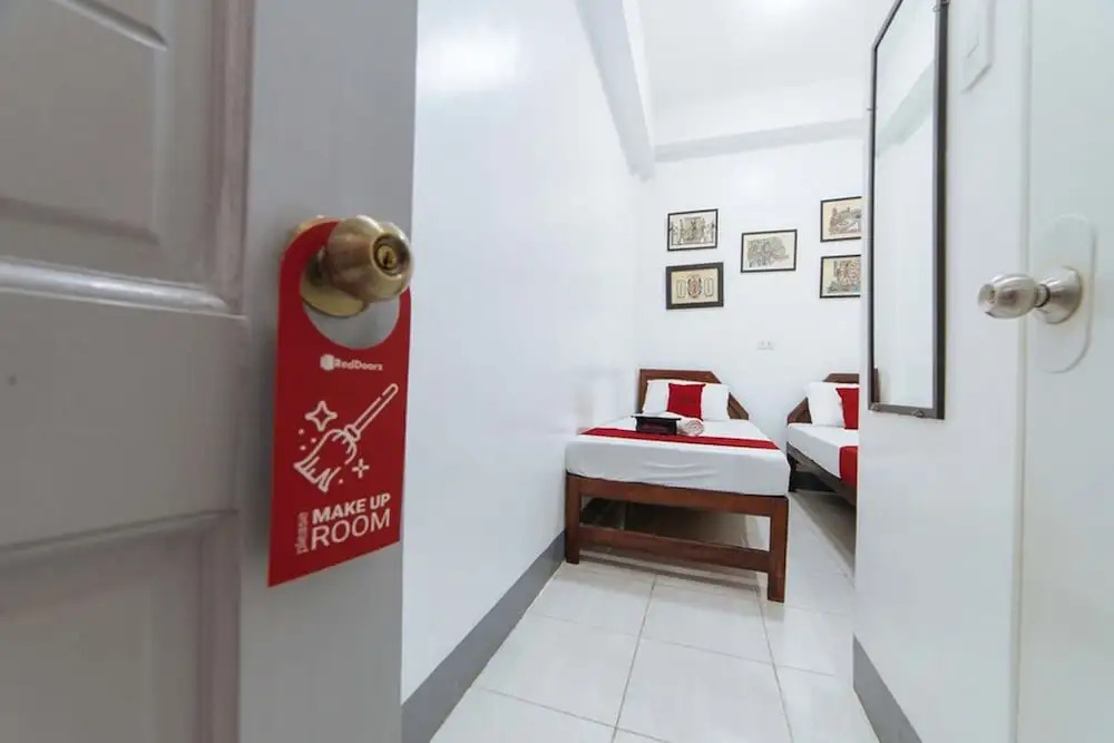 RedDoorz @ Plaza Jaro Iloilo