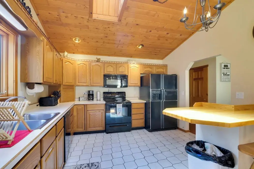 Lovely Terra Alta Cabin < 1 Mi to Alpine Lake