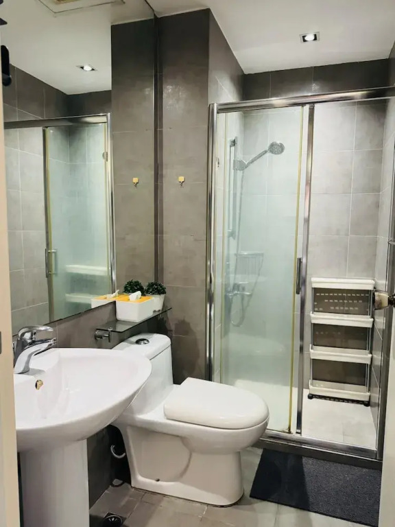 Gramercy Residences 1 bedroom w Balcony