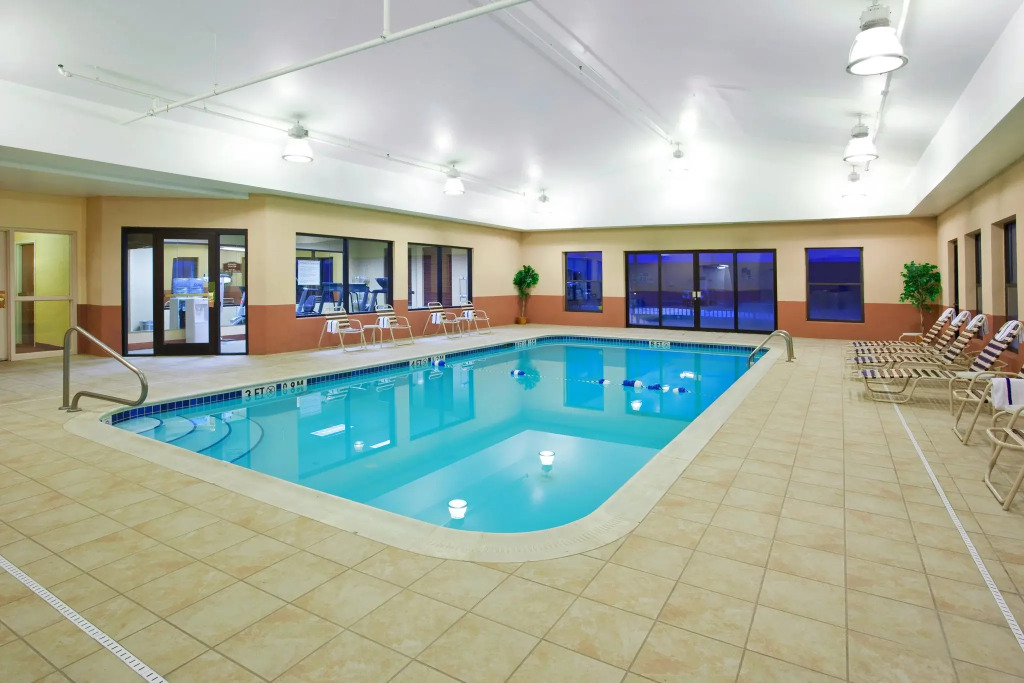 Holiday Inn Express Hotel & Suites Cleveland-Streetsboro by IHG